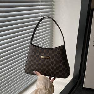 Women Elegant PU Leather Underarm Bag Fashion M Letter Monogram Shoulder Bag With Gold Metal Bar Minimalist Commuting Small Handbag