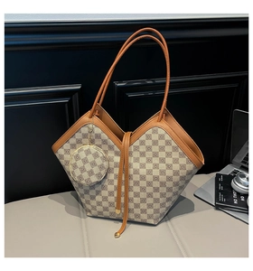 Detail of checkered tote bag set with V-shaped opening and mini round coin purse pendant