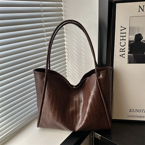 Stylish deep brown crocodile pattern large capacity soft leather tote bag for travel