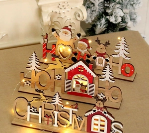 Détail de panneaux LED de Noël en bois découpé au laser avec texte Merry Christmas