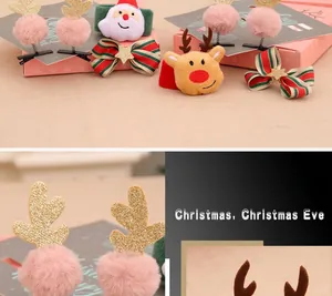 Détail de la pince à cheveux renne rose et du nœud à paillettes pour Noël, lot d'accessoires