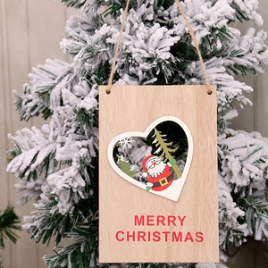Targa di benvenuto natalizia in legno con cuore traforato e Babbo Natale sull'albero