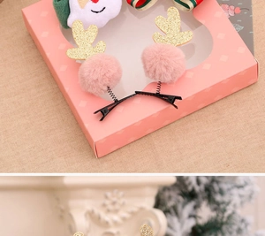 Vue détaillée des barrettes de renne roses et accessoires de Noël dans un coffret cadeau