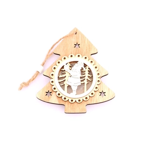 Leuchtender Weihnachtsbaum-Anhänger aus Holz mit Weihnachtsmann und Waldsilhouetten auf Weiß