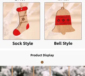 Detalle de colgantes de madera navideños con copos de nieve y cuerda de cáñamo natural