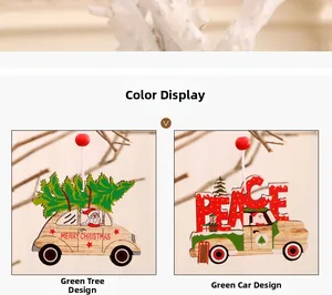 Détail de suspensions de Noël colorées en bois avec motifs de sapin et voiture peints