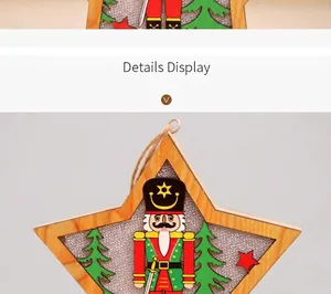 Dettaglio decorazione stella in legno con schiaccianoci dipinto e glitter
