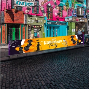 Bannière Happy Halloween avec ballons orange et illustrations de fête effrayantes