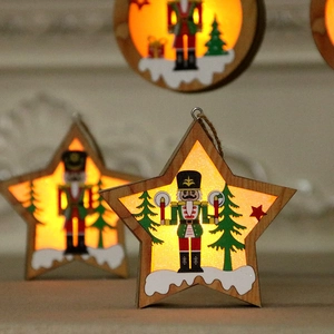 Addobbo natalizio LED in legno con Schiaccianoci e illuminazione calda