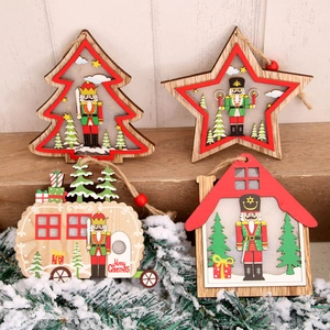 Set de 4 adornos navideños de madera con diseños de cascanueces y cordel rústico