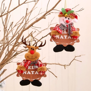 Decorazioni natalizie appese con alce e pupazzo di neve con targa in legno Feliz Natal