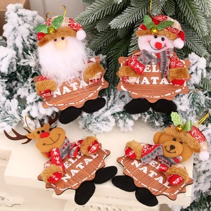 Set di decorazioni natalizie con Babbo Natale, pupazzo di neve e renna su sfondo festivo