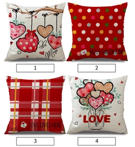 Détail de quatre housses de coussin Saint-Valentin avec cœurs rouges et motifs festifs