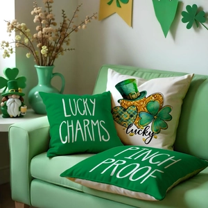 St. Patrick's Day Kissenbezüge aus Leinen mit Kleeblatt-Motiven auf grünem Sofa