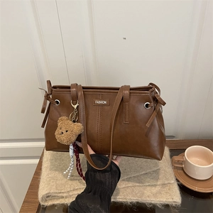 Brown PU leather tote bag with FASHION metal plaque and bear charm for 2025 autumn fashion