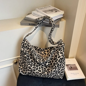 Fashion Leopard Print Large Capacity Shoulder Bag For Women Durable Nylon Hobo Bag Casual Commuter Tote With Adjustable Strap