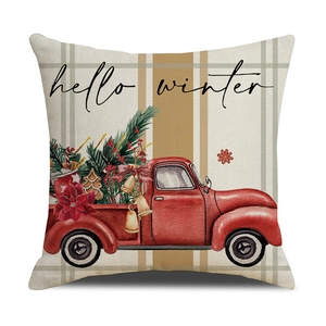 Dettaglio copricuscino con camion rosso vintage, albero di Natale e testo hello winter