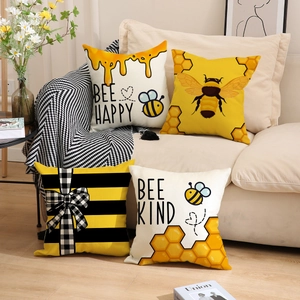 Set di quattro federe in lino a tema ape con stampe decorative Bee Happy e Bee Kind