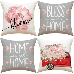 Détails de quatre housses de coussin en lin à motifs floraux et camion vintage rétro
