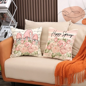 Détail de housses de coussin en lin avec motif de nain rose et fleurs Happy Spring