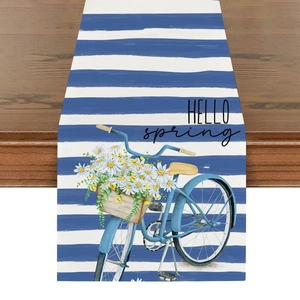Detailaufnahme von Tischläufer aus Leinen mit Retro-Fahrrad und Gänseblümchen-Print