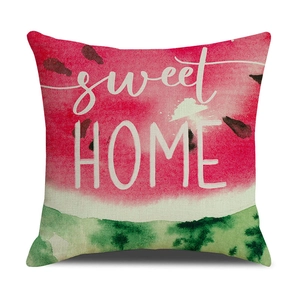 Détail d'une housse de coussin en lin avec motif pastèque et texte 'sweet HOME' imprimé