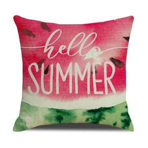 Détail de la housse de coussin en lin avec tissu texturé et motif pastèque aquarelle