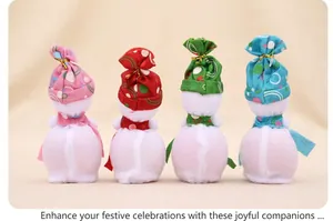 Vierer-Set Plüsch-Schneemann-Geschenktüten mit bunten Strickmützen und Kordelzug