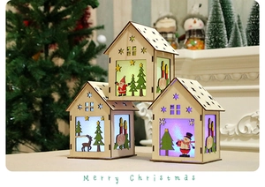 Trois maisons de Noël en bois à LED avec étoiles découpées et scènes de fête colorées