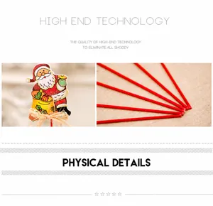 Détail de l'ornement en bois du Père Noël avec tige décorative en bois rouge festif