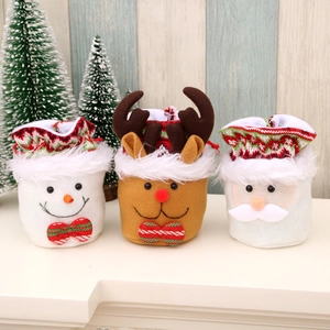 Weihnachtsgeschenkbeutel Set mit Weihnachtsmann Rentier und Schneemann Motiven Plüsch