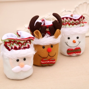 Weihnachts-Kordelzugbeutel mit Plüschmotiven von Weihnachtsmann, Rentier und Schneemann