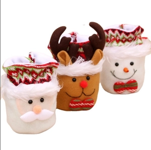 Weihnachtsgeschenktüten aus Plüsch mit Weihnachtsmann, Rentier und Schneemann Motiven