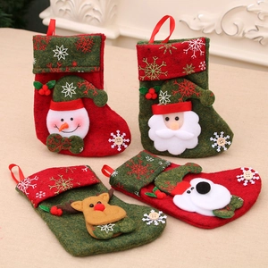 Weihnachtsstrümpfe Geschenktüten 3D Cartoon Weihnachtsmann Schneemann Rentier Bär Filz Socken Weihnachtsbaum Kamin Deko