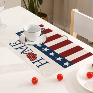 Details der Leinen-Tischset zum Unabhängigkeitstag mit HOME-Schriftzug und US-Karte