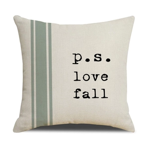 Dettaglio federa in lino per l'autunno con scritta p.s. love fall e strisce decorative
