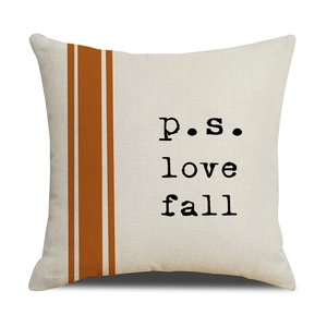 Dettaglio federa autunnale con strisce arancioni e scritta p.s. love fall in nero