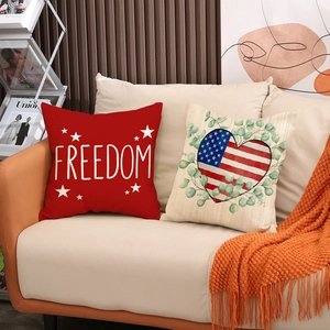 Set van twee kussenslopen Onafhankelijkheidsdag met Freedom-tekst en hart met de Amerikaanse vlag