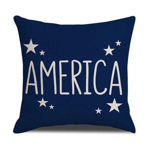 Detail van de marineblauwe Independence Day kussensloop met America tekst en sterren