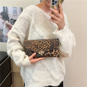 Elegante pochette a busta leopardata con fibbia in metallo dorato per la moda autunnale