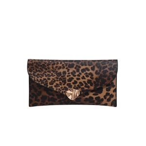 Pochette a busta con stampa leopardata ed elegante fibbia geometrica dorata da donna