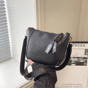 Sac Seau en Cuir PU Rétro pour Femmes Avec Large Bandoulière Géométrique Sac Bandoulière de Mode Petit Sac à Main de Designer
