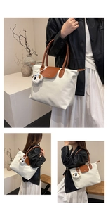 Grand sac cabas en nylon crème avec bordure en cuir marron et charm de chien mignon