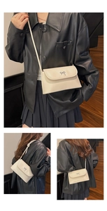 Vue détaillée du sac beige avec nœud argenté sous différents angles de vue