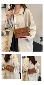 Détail d'un sac en cuir marron avec un fermoir nœud argenté et un rabat élégant
