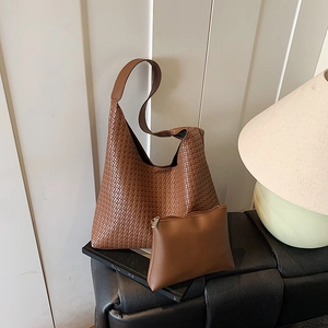 Woven PU Leather Large Capacity Tote Bag And Pouch For Women Fashion Hobo Shoulder Bag Urban Minimalist Commute Handbag