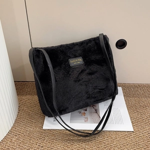 Sac Fourre-Tout en Peluche Mode Hiver pour Femmes Grande Capacité Navettage Fausse Fourrure Avec Bandoulière en Similicuir