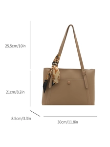 Borsa a tracolla vintage marrone con foulard in seta e cuciture con dimensioni