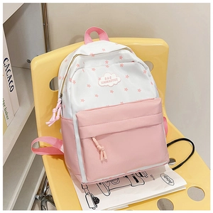 Détail d'un sac à dos mignon rose et blanc avec motifs étoiles et logo en nuage