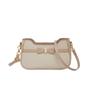 Sac bandoulière tissé beige avec bordure en cuir kaki et boucle noeud doré